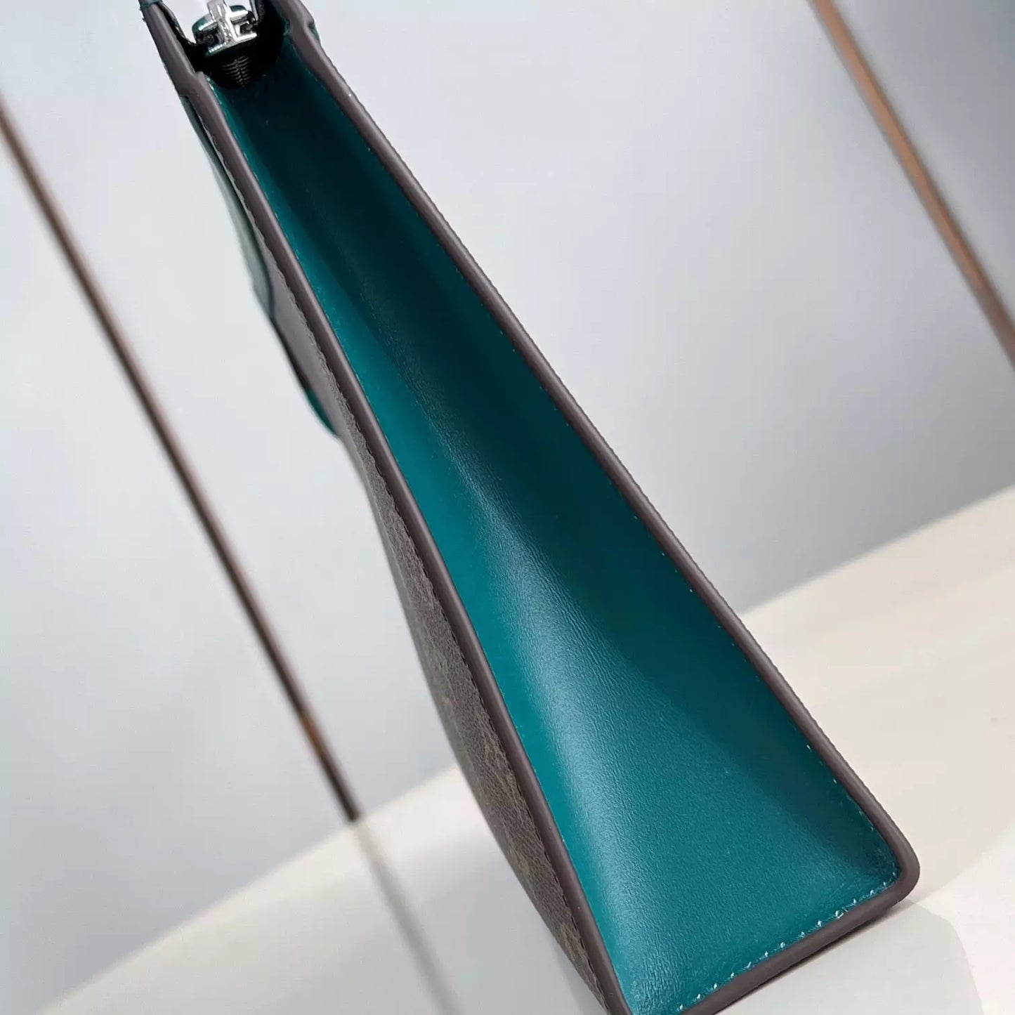 ポシェット ボヤージュ MM ボルネオグリーン M12816 – LW401