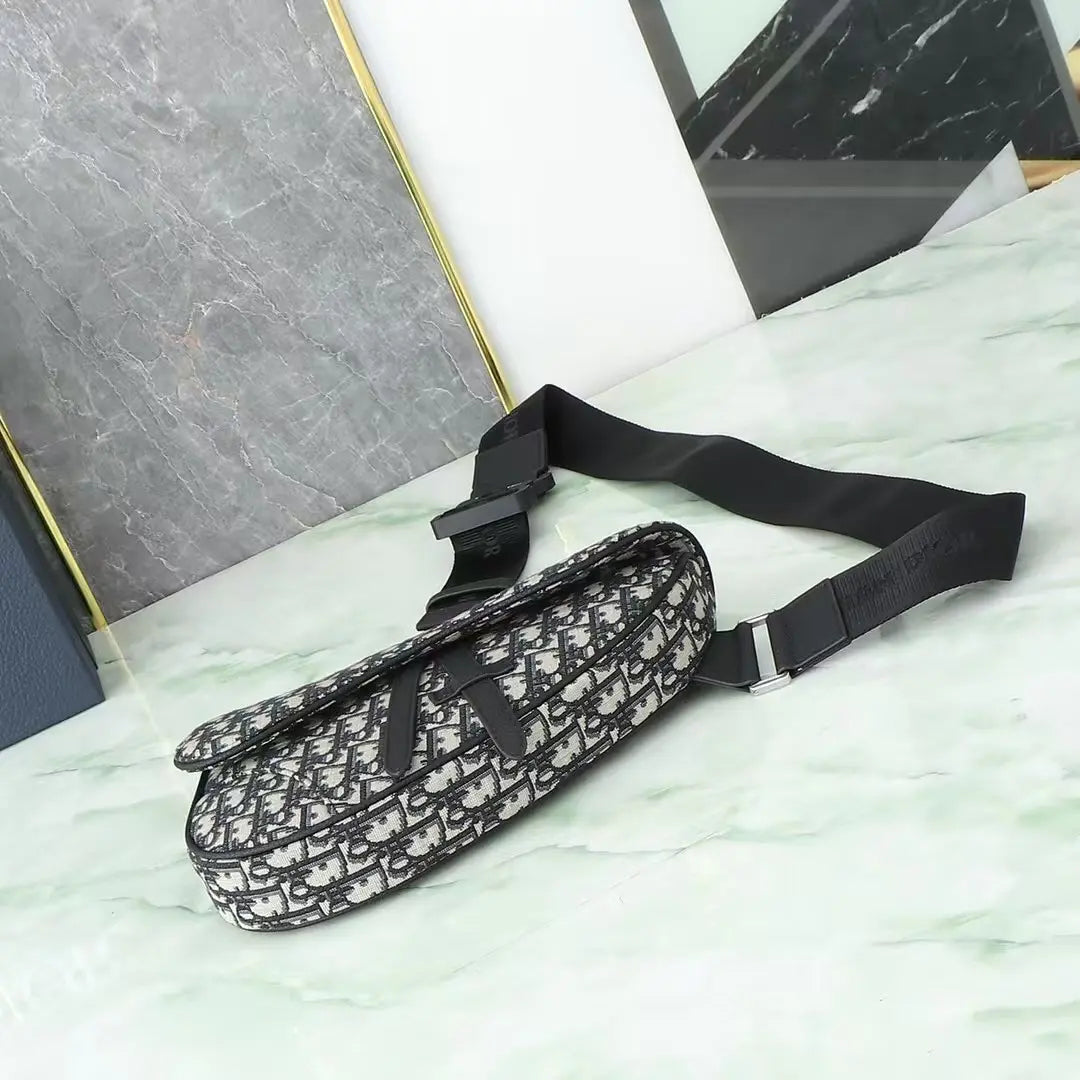 ディオール メンズ サドルバッグ