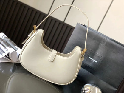 LE 5 7 ホーボーバッグ（ベジタブルタンニンレザー製）