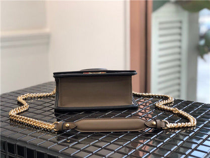 フェンディ カンイフ ショルダーバッグ