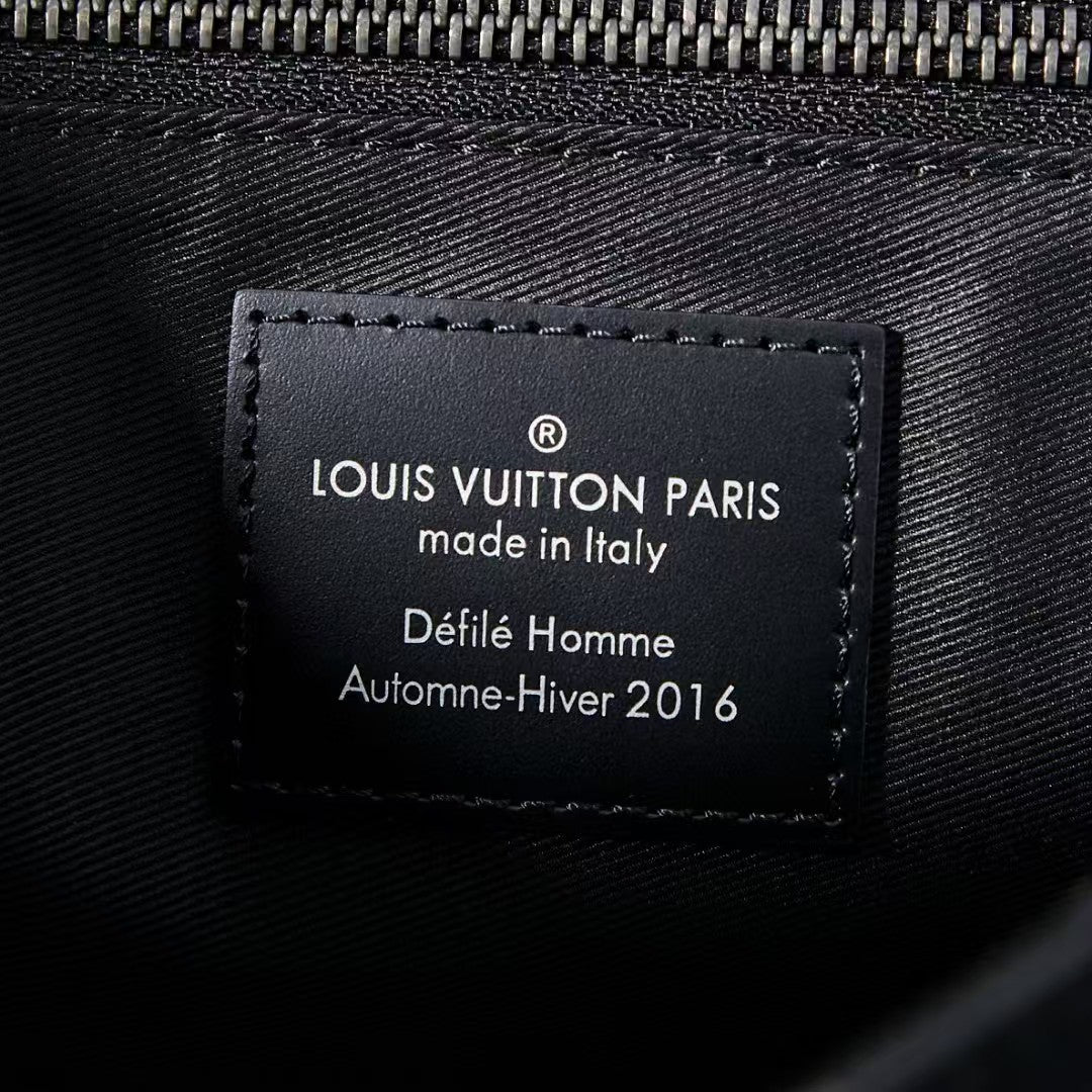 ルイ・ヴィトン 中古 ヴォヤージュ P メッセンジャーバッグ