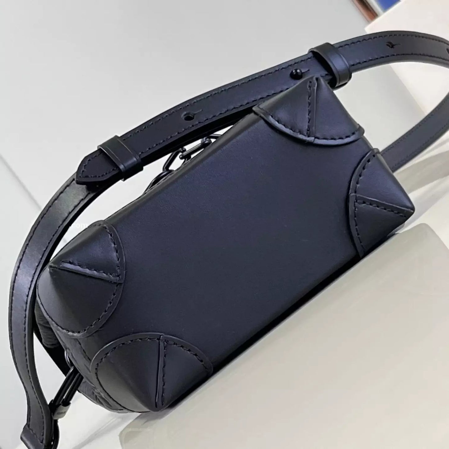 ナノスチーマー モノグラム トリヨンレザー M82772 – LW256