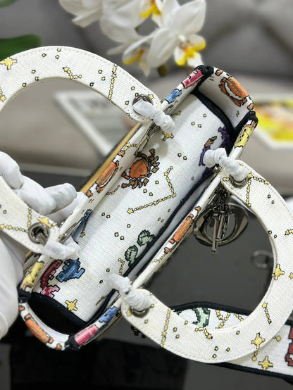 クリスチャン ディオール ミディアム レディ D ライト バッグ