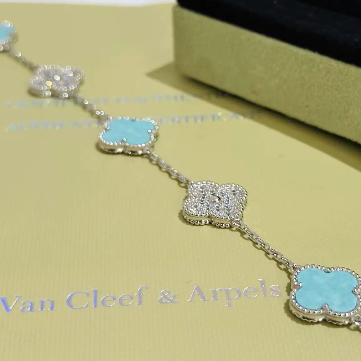 ヴァン クリーフ＆アーペルの四つ葉のクローバー ミントブルー ブレスレット