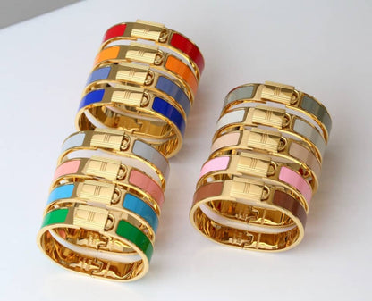 エルメスのロゴ入りブレスレットの偽物