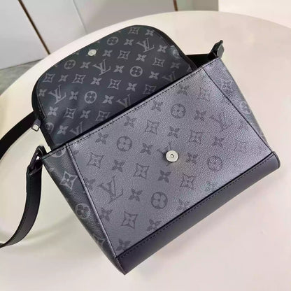 パルス メッセンジャーバッグ モノグラム エクリプス キャンバス M12681 – LW426