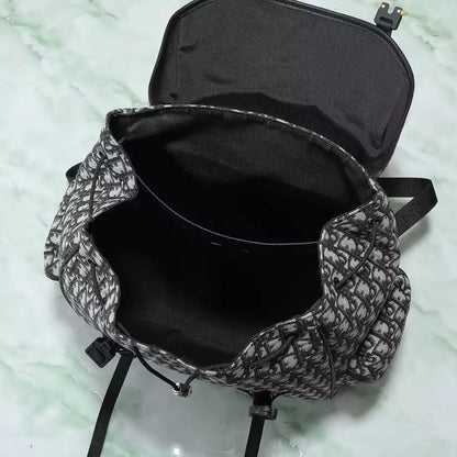 ディオール ヒット・ザ・ロード フラップ付きバックパック – DIO053