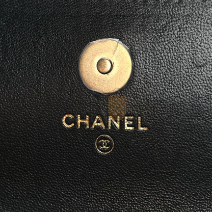 シャネル ラムスキン キルティング 19インチ フラップ フォンホルダー チェーン付き AP3067 B04852 94305 (17×10.5×3cm)