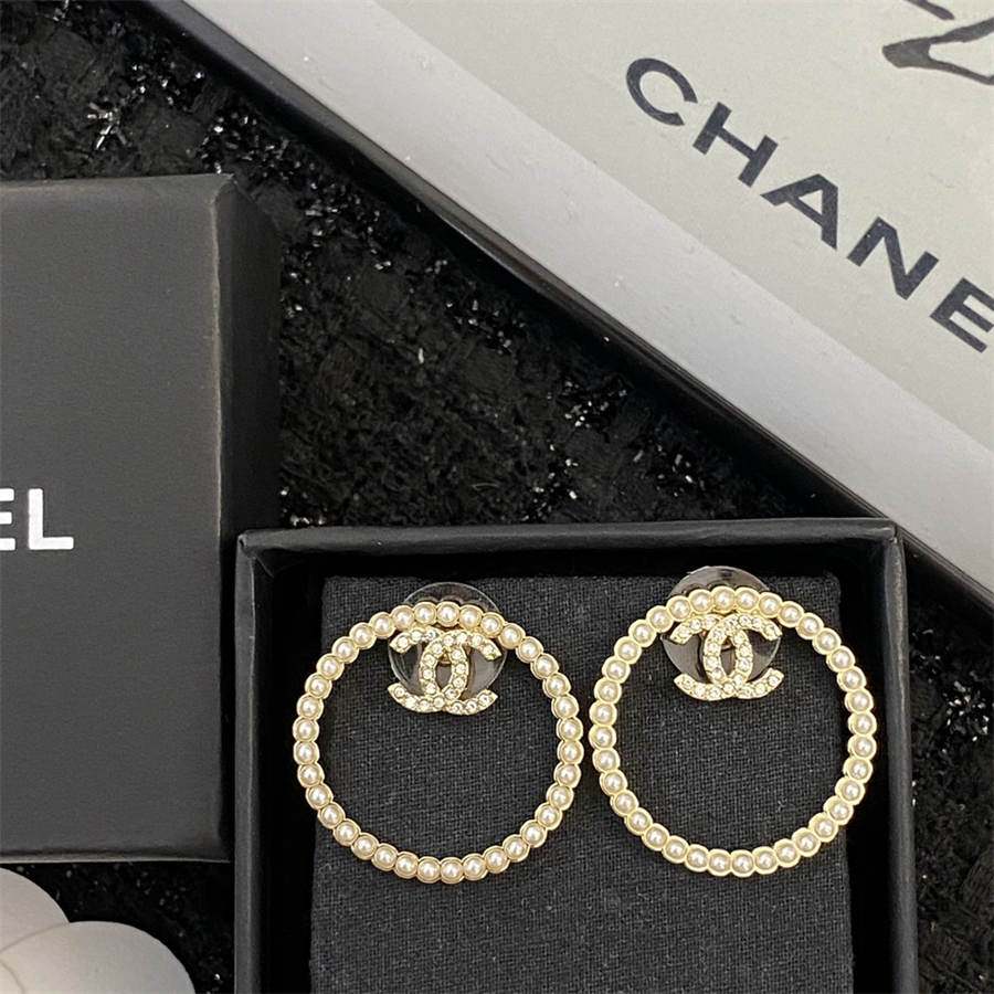 シャネルの大きなサークルパールラインストーンイヤリング
