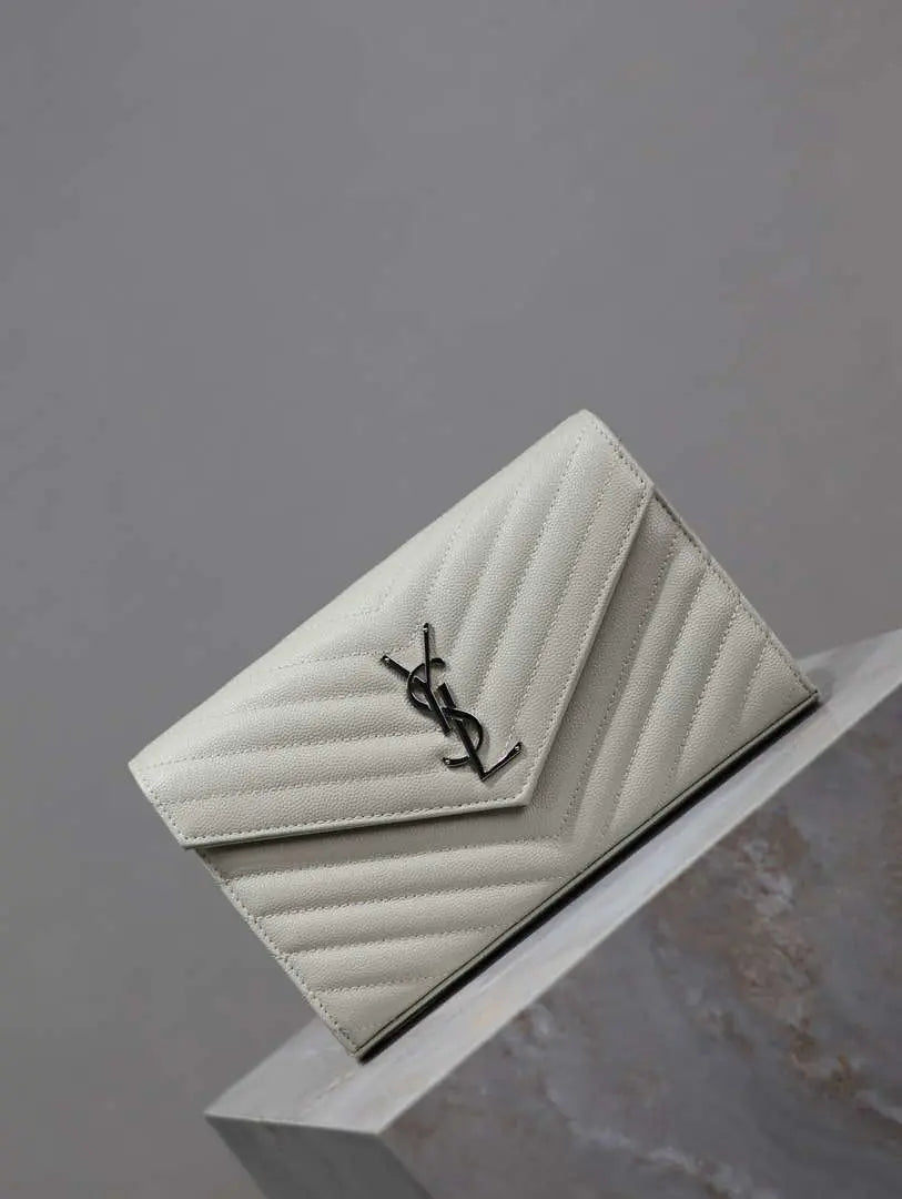 YSL 377828 クラシック カサンドレ チェーンウォレット グレイン ド プードルレザー ホワイト シルバー