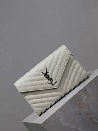 YSL 377828 クラシック カサンドレ チェーンウォレット グレイン ド プードルレザー ホワイト シルバー