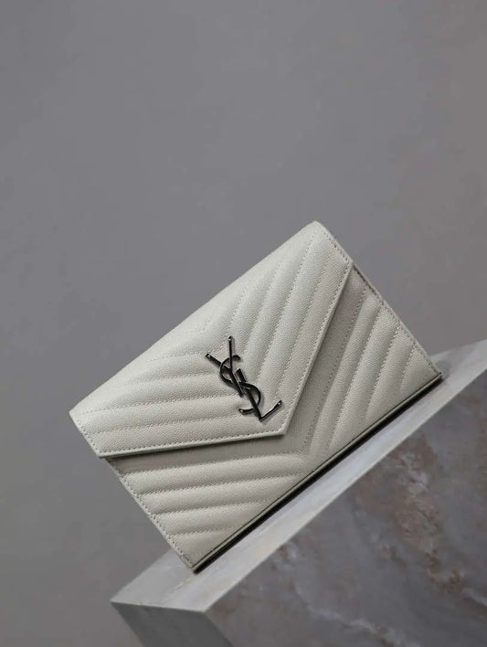 YSL 377828 クラシック カサンドレ チェーンウォレット グレイン ド プードルレザー ホワイト シルバー