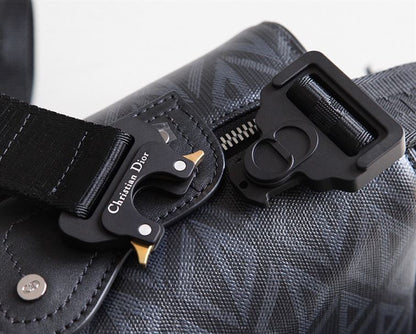 ディオール リンゴット 22 バッグ ブラック CD ダイヤモンド キャンバス – DIO015