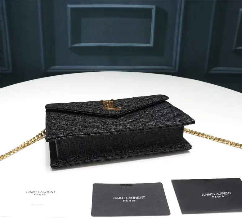 YSL カッサンドル マトラッセ フラップ ポーチ ラムスキン レザー V ヌード ピンク