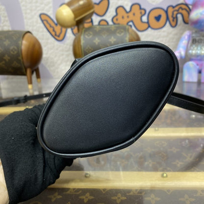 LV オンザゴー シルバー ソフト