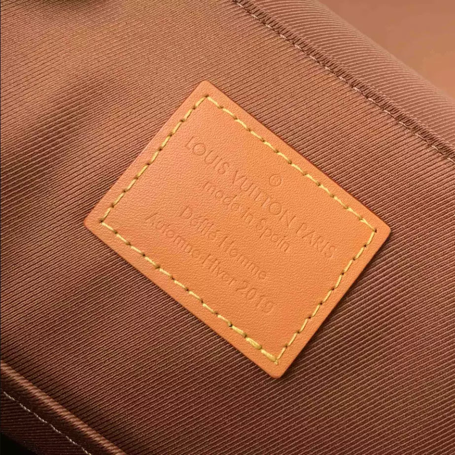 トリオ バックパック モノグラム ブラウン キャンバス ゴールドトーン – LW162