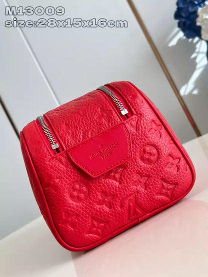 ルイ・ヴィトン ドップキットサリ レッドトリヨンモノグラム牛革バッグ – LW140