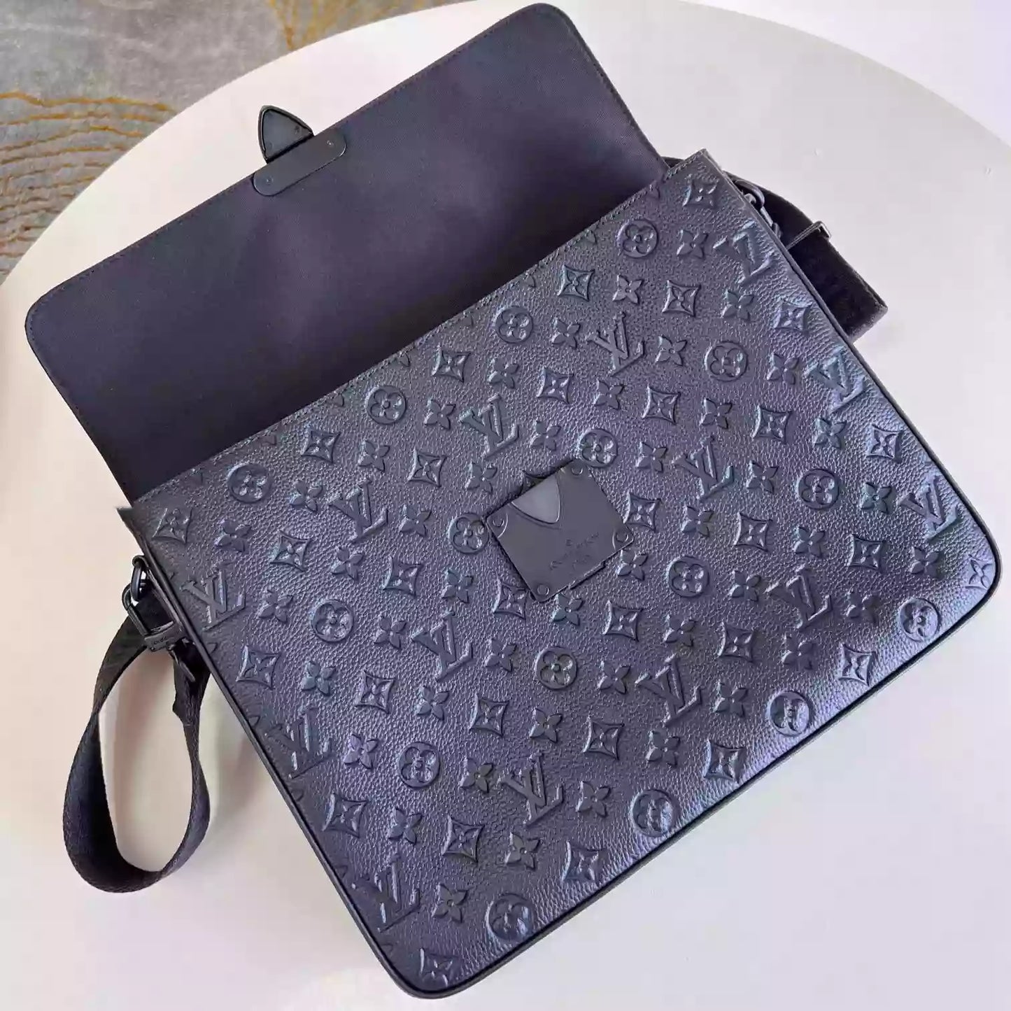 Sロック ブリーフケース モノグラム トリヨンレザー M20835 – LW331