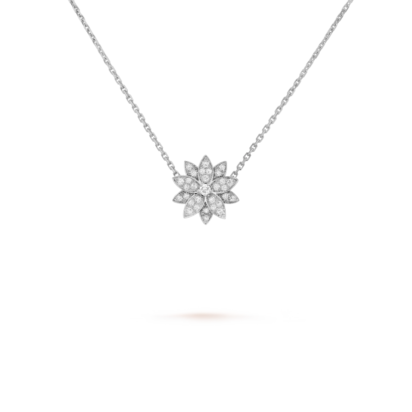 ヴァン クリーフ＆アーペルの新作ロータス ペンダント、スモール スタイル