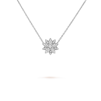 ヴァン クリーフ＆アーペルの新作ロータス ペンダント、スモール スタイル