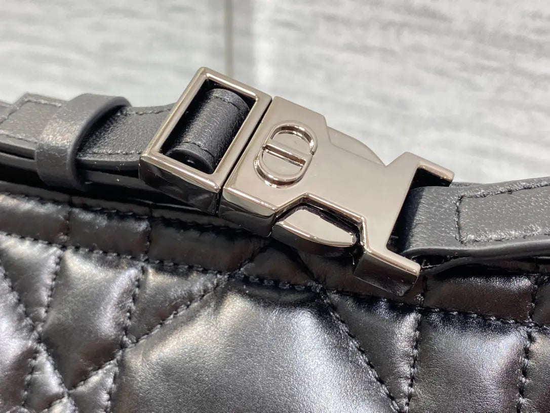 クリスチャン ディオール ミディアム トラベル ディオール ノマド ポーチバッグ