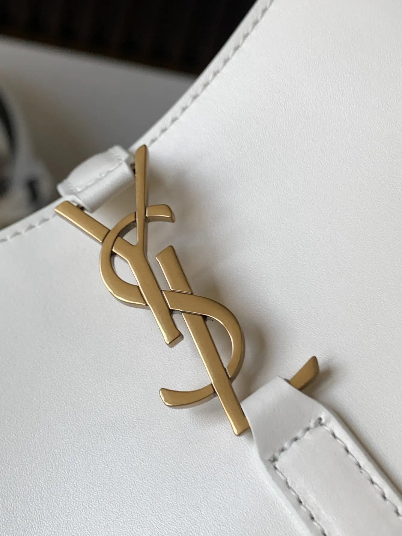 LE 5 7 ミニ ホーボーバッグ（ベジタブルタンニンレザー製）