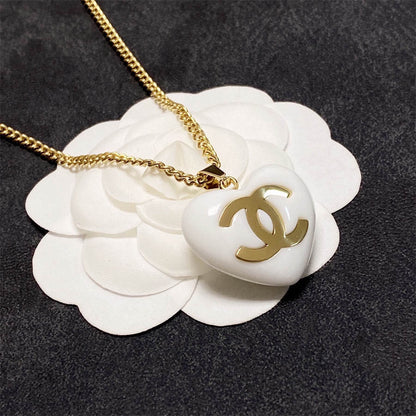 シャネルのダブルCレターラブセーターチェーンネックレス