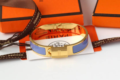 エルメスのロゴ入りブレスレットの偽物