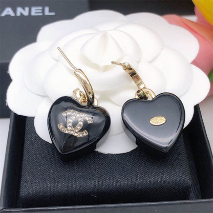 シャネルのハート型イヤリング