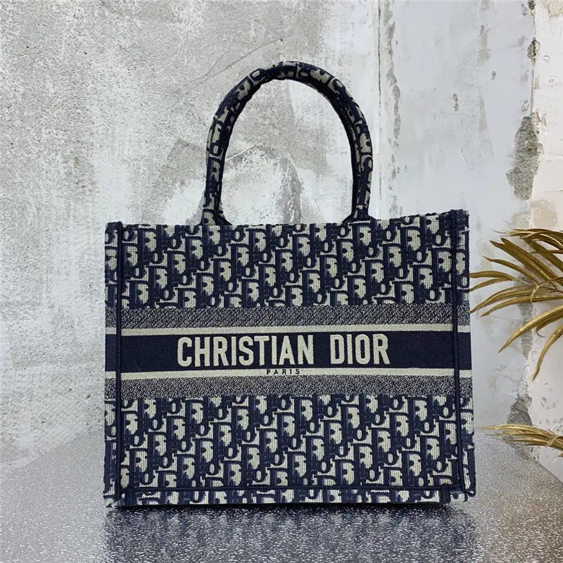 ブルーのディオール オブリーク エンブロイダリー ディオール ブック トート