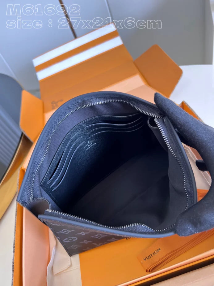 エクリプス モノグラム トラベルポーチ M61692 – LW411