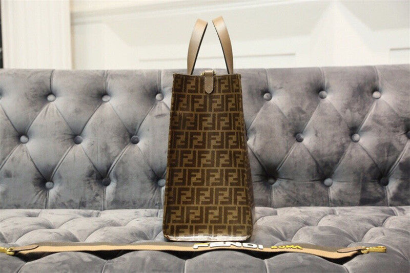 フェンディ ショッピングロゴバッグ