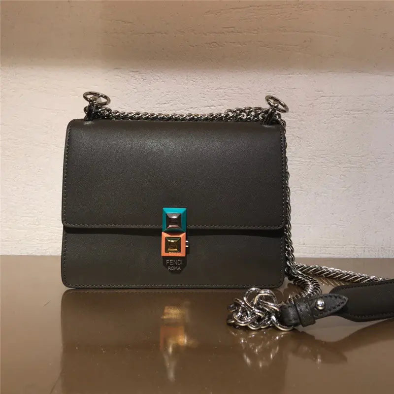 フェンディ カニ レディース チェーンバッグ