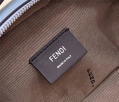 フェンディ ロゴ スエード カメラバッグ