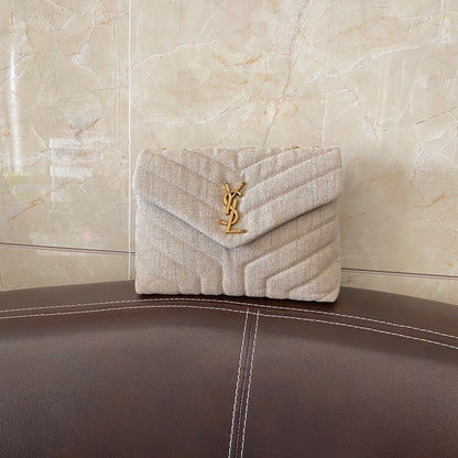 Y字キルティングレザーのルル スモールバッグ