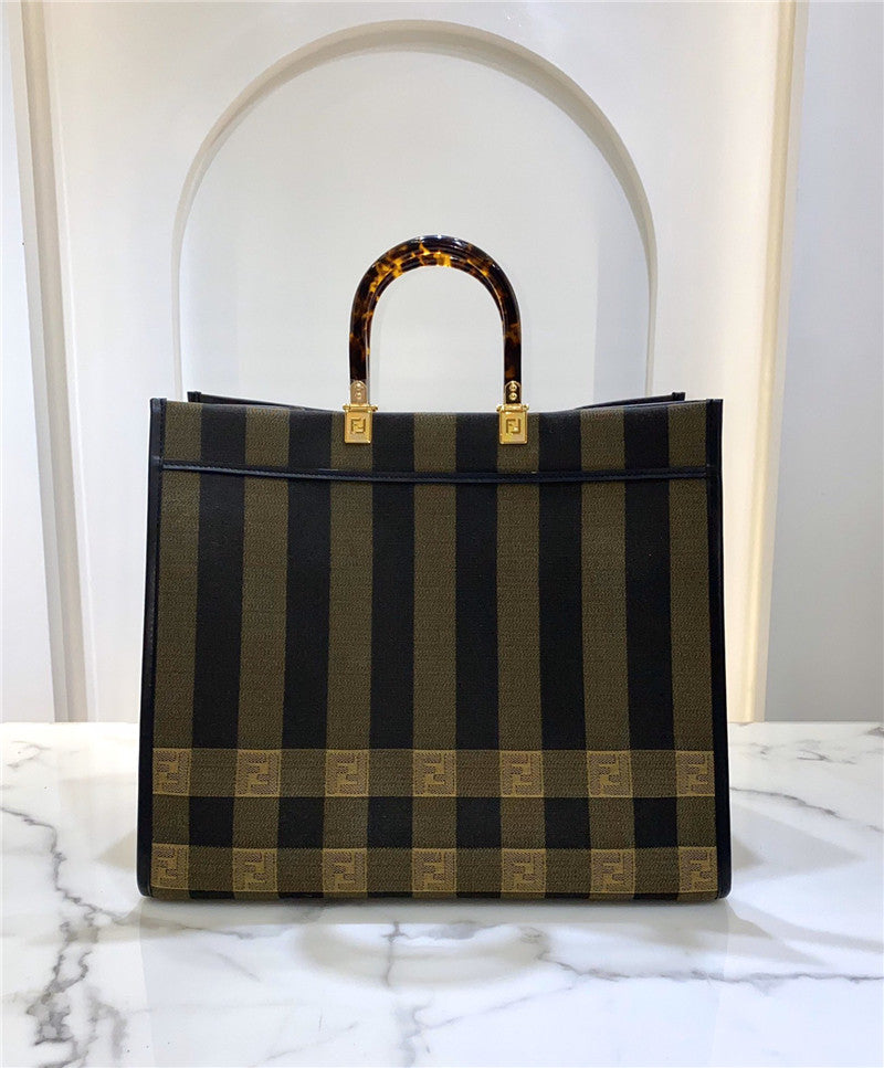 フェンディ ショッピングバッグ ロゴ