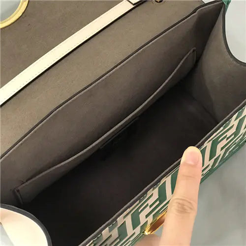 フェンディ カンイフ ショルダーバッグ