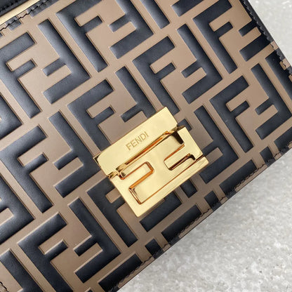 ショルダーバッグの時はスリット