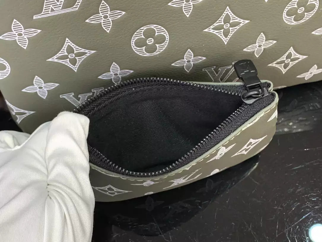 ルイ・ヴィトン トリオ メッセンジャーバッグ – LW143