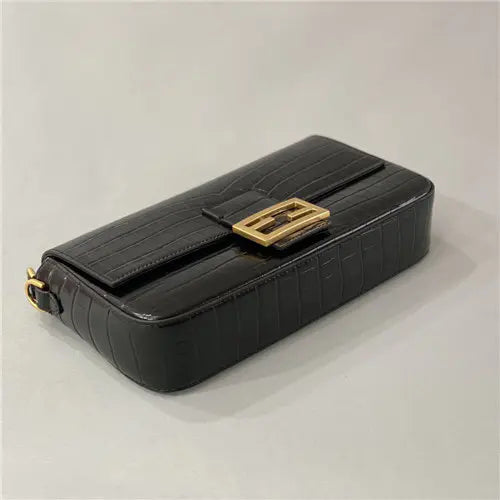 フェンディの象徴的なバゲットバッグ