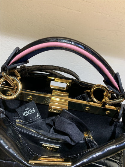 フェンディ ピーカブー ミニ レザー トート