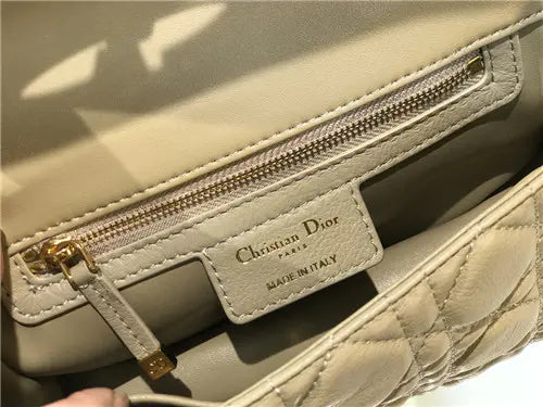 ディオール スモール カロ バッグ