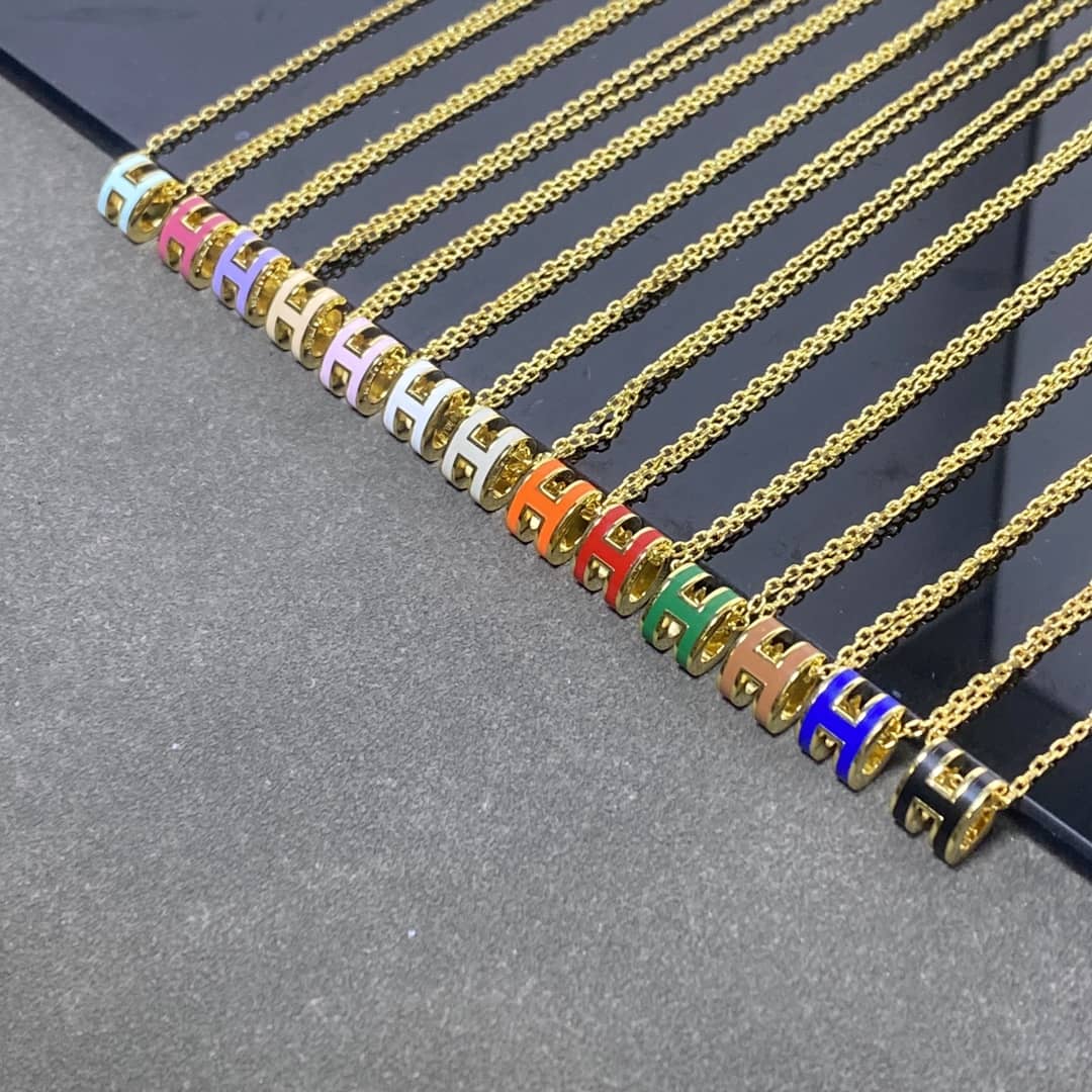 エルメスのロゴネックレスの偽物