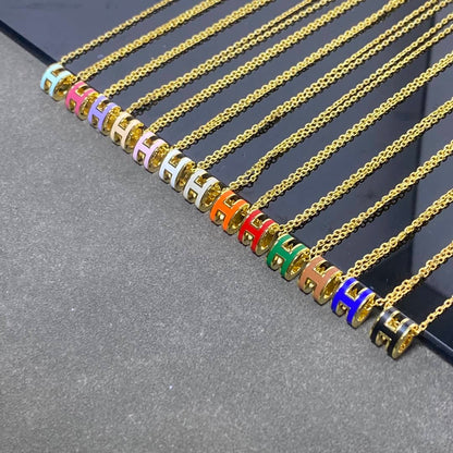 エルメスのロゴネックレスの偽物