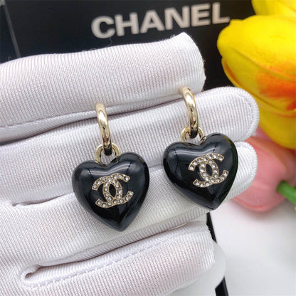 シャネルのハート型イヤリング