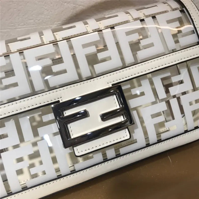フェンディ バゲット 透明バッグ