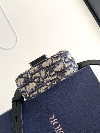 ディオール サドル 縦型ポーチ ストラップ付き – DIO048