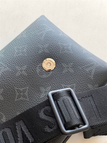 ルイ・ヴィトン ソミュール スリングバッグ モノグラム・エクリプス コーティングキャンバス – LVB010