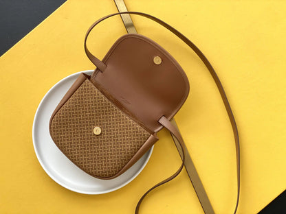 KAIA スモールサッチェル（スムースヴィンテージレザー）