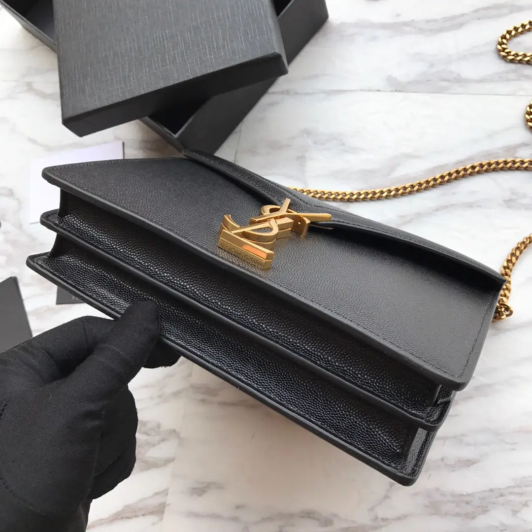 カサンドラ モノグラム クラスプバッグ（オーストリッチ）